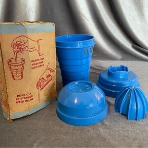 Shel-Glo Gyro-Shaker with Blue Lid